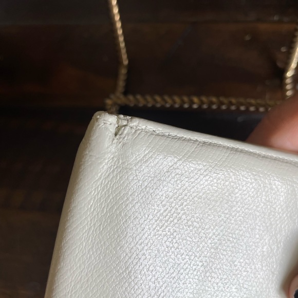 Vintage white Chanel bifold recently restored - Picture 8 of 9